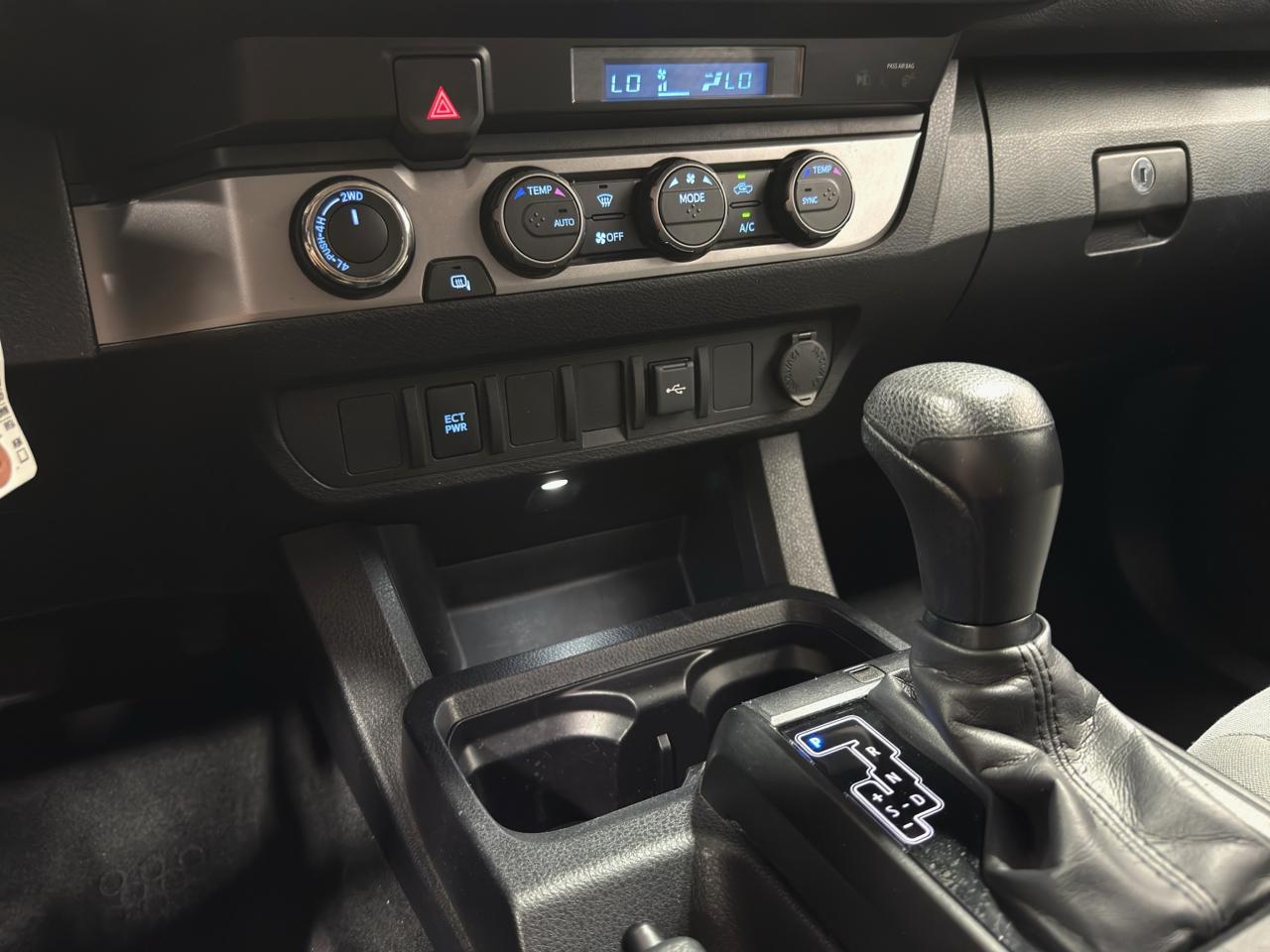 Toyota Tacoma 4WD SR Double Cab 5' Bed V6 AT (Natl) 2022