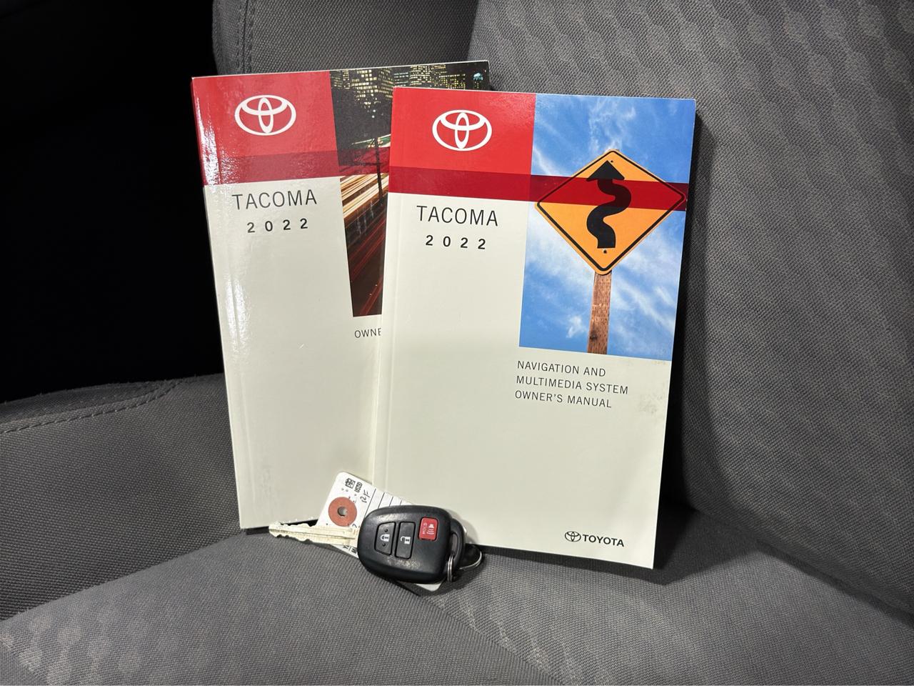 Toyota Tacoma 4WD SR Double Cab 5' Bed V6 AT (Natl) 2022