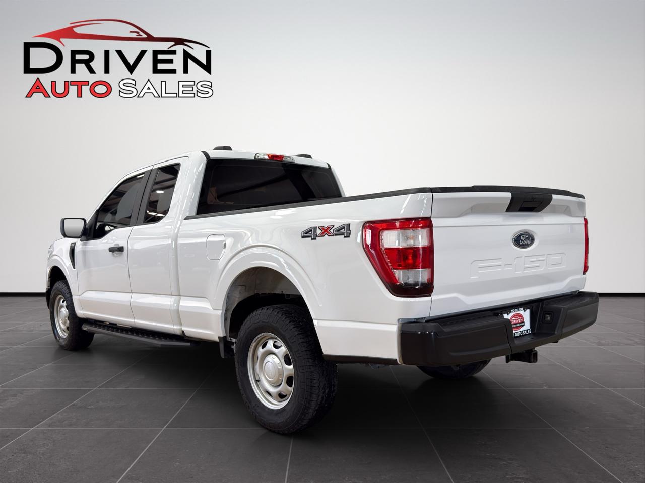 Ford F-150 XL SuperCab Short Bed 4WD 2022