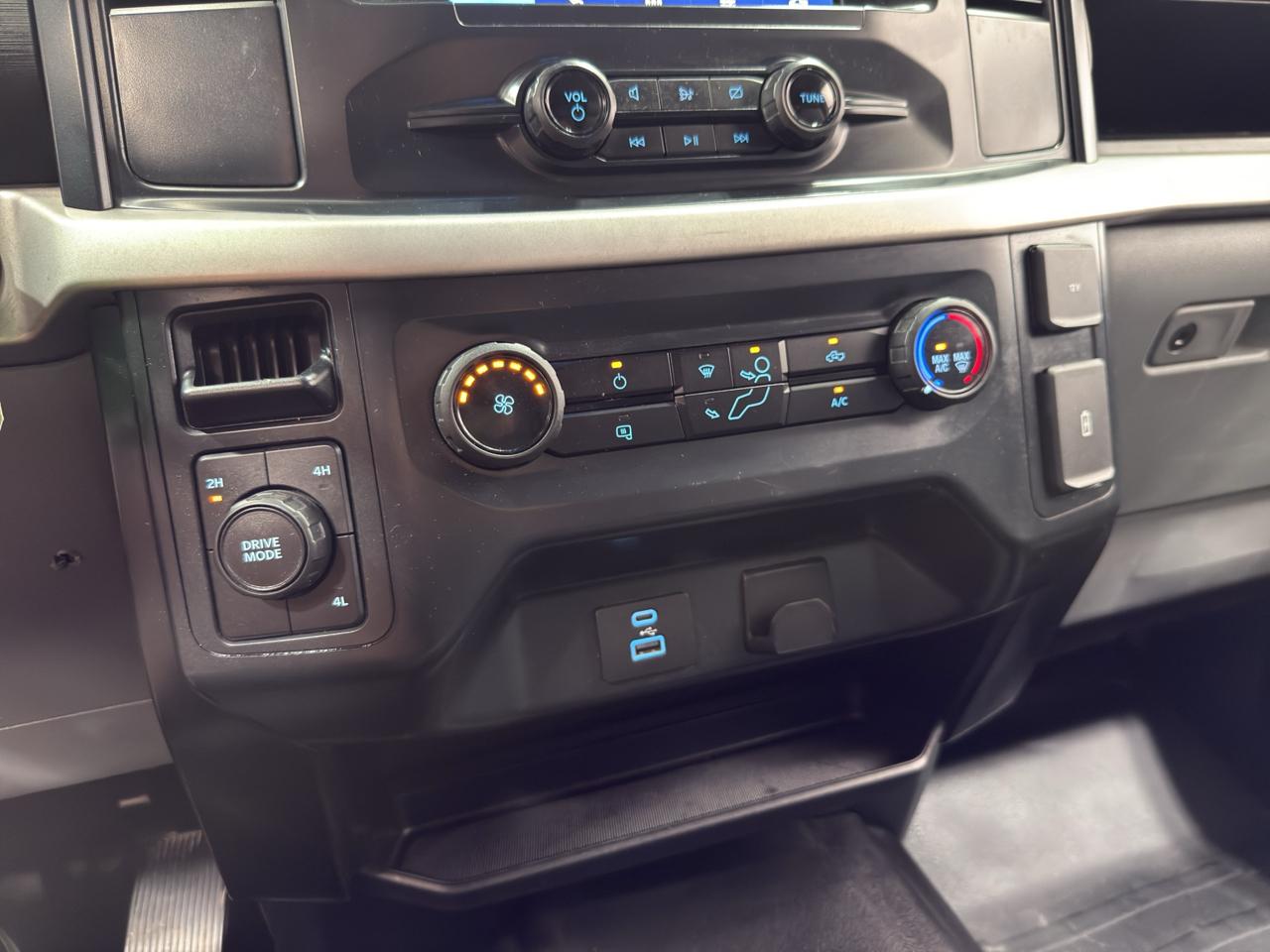 Ford F-150 XL SuperCab Short Bed 4WD 2022