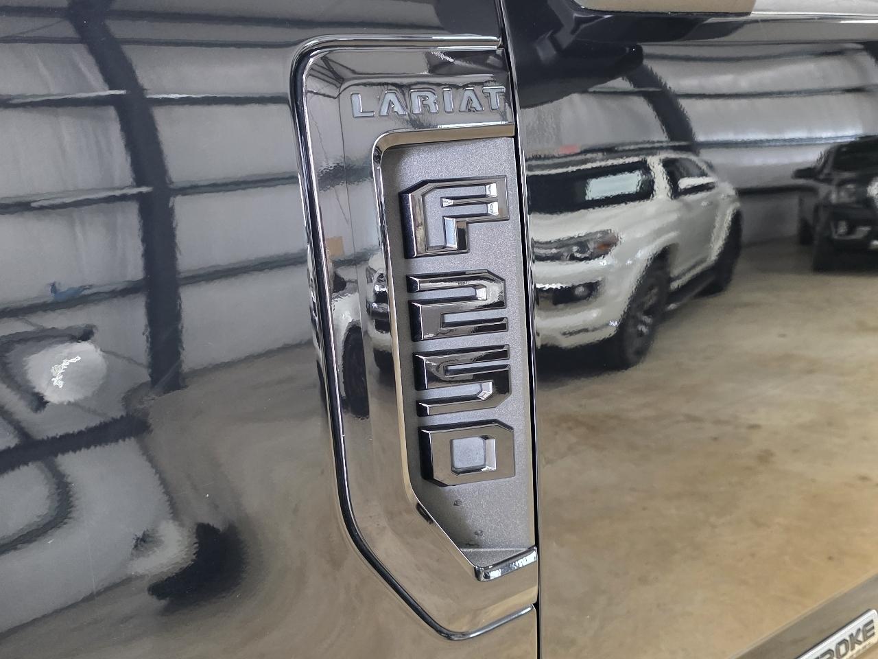 Ford Super Duty F-250 SRW Lariat 4WD Crew Cab 6.75' Box 2021