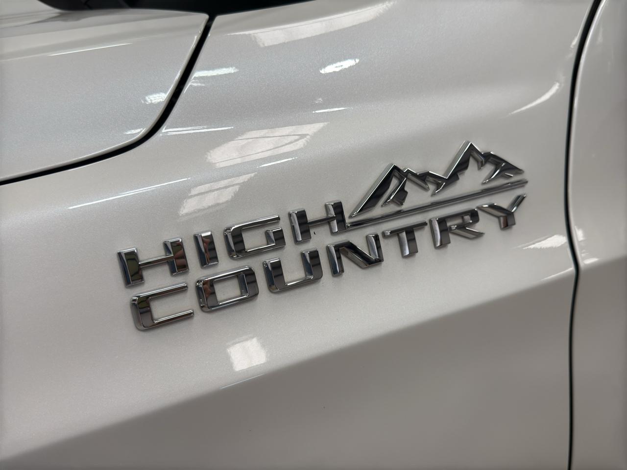 Chevrolet Suburban 4WD 4dr High Country 2021