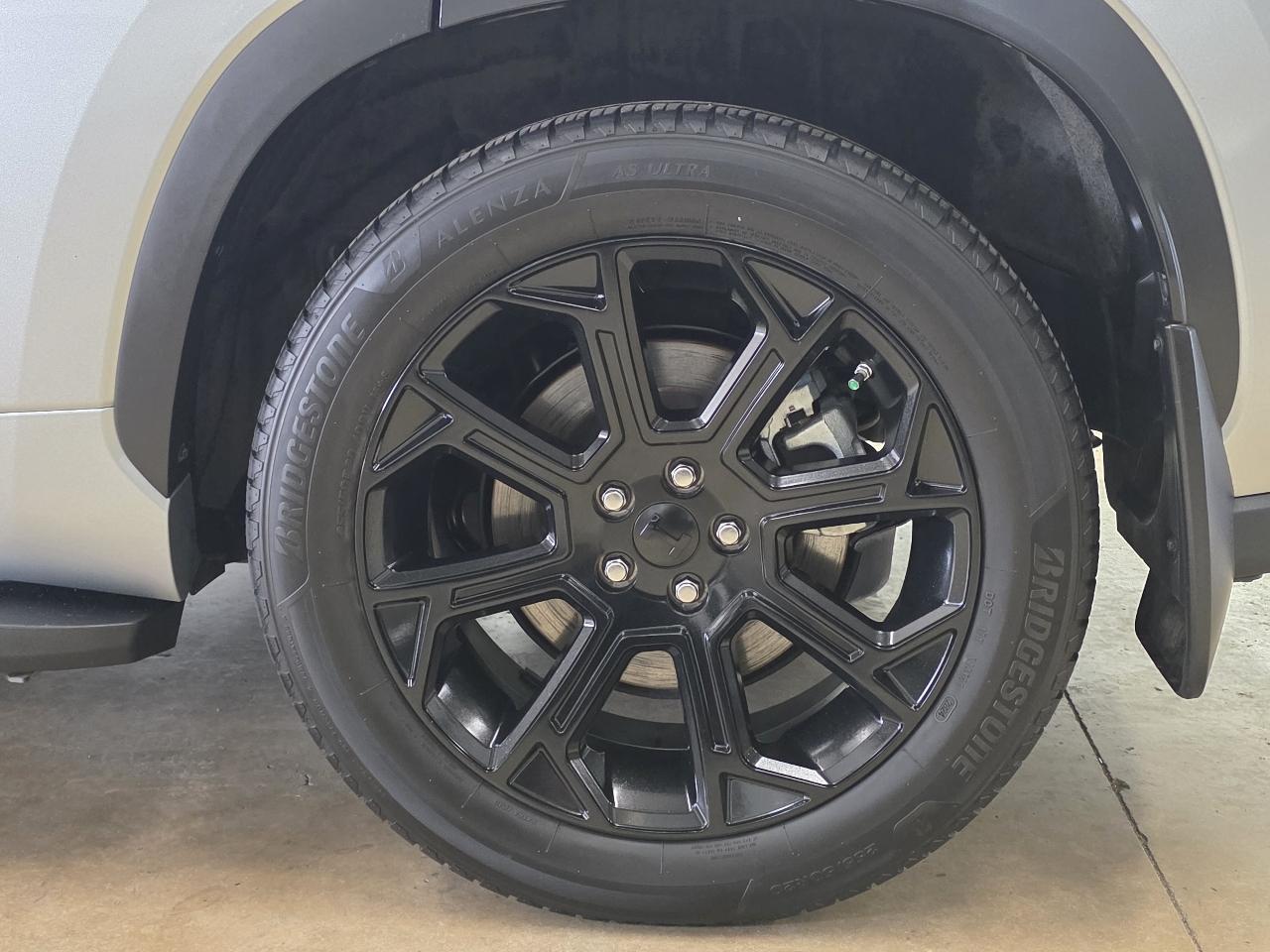 Toyota Highlander L FWD (Natl) 2022