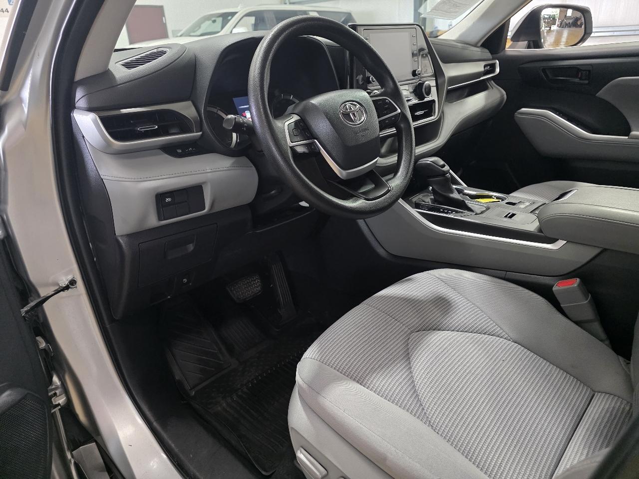 Toyota Highlander L FWD (Natl) 2022