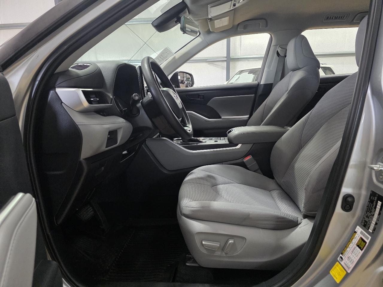 Toyota Highlander L FWD (Natl) 2022