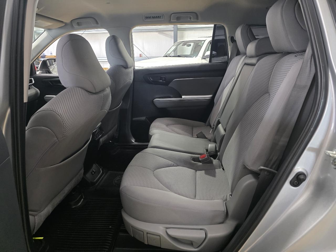Toyota Highlander L FWD (Natl) 2022