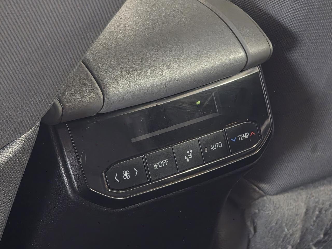 Toyota Highlander L FWD (Natl) 2022