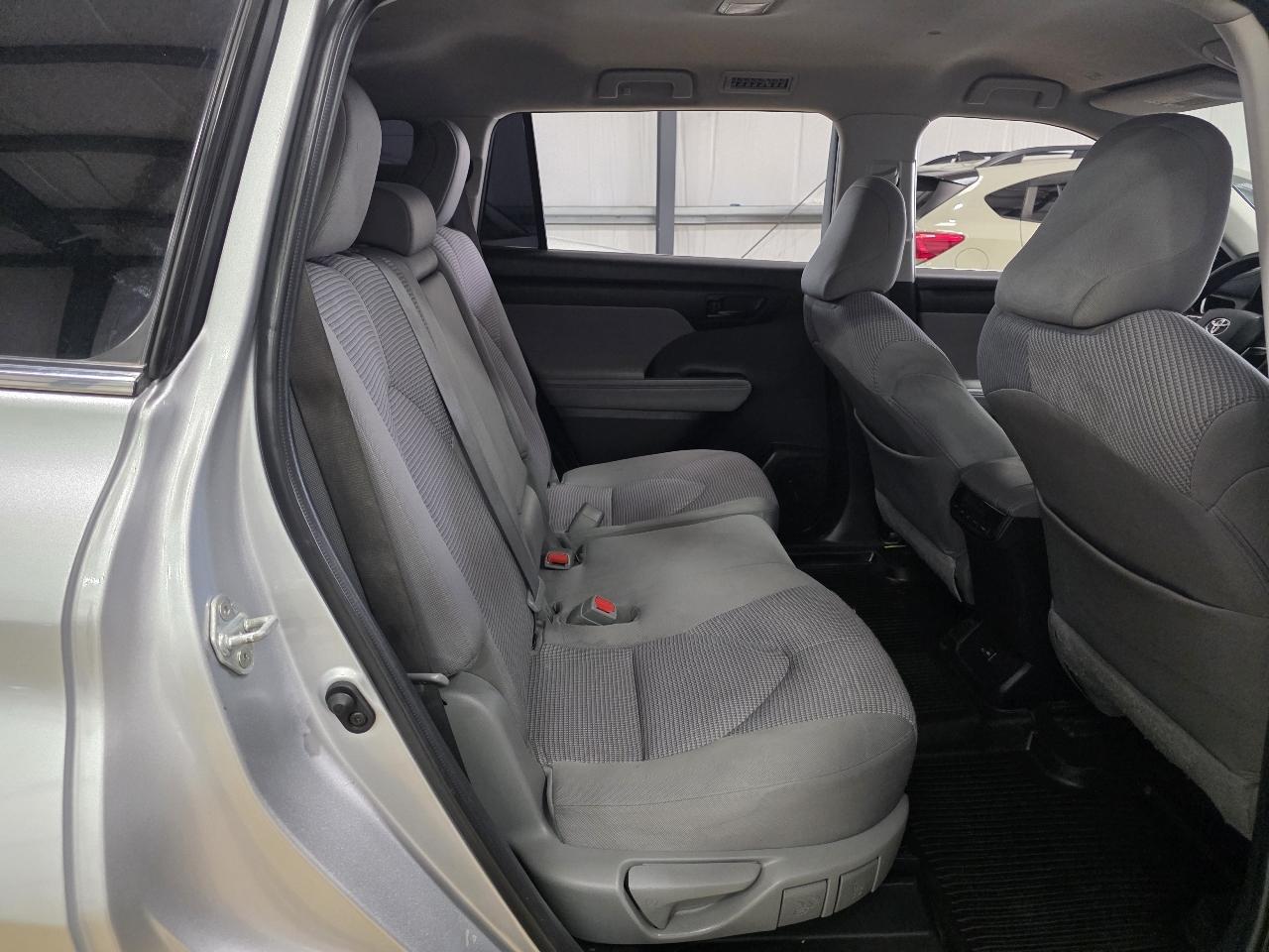 Toyota Highlander L FWD (Natl) 2022
