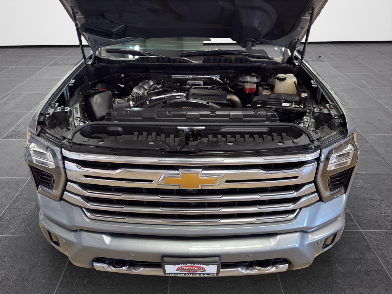 Chevrolet Silverado 2500HD 4WD Crew Cab 159" High Country 2024