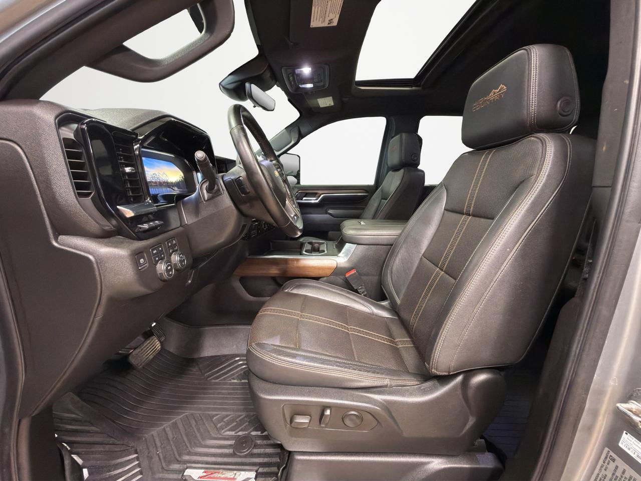 Chevrolet Silverado 2500HD 4WD Crew Cab 159" High Country 2024