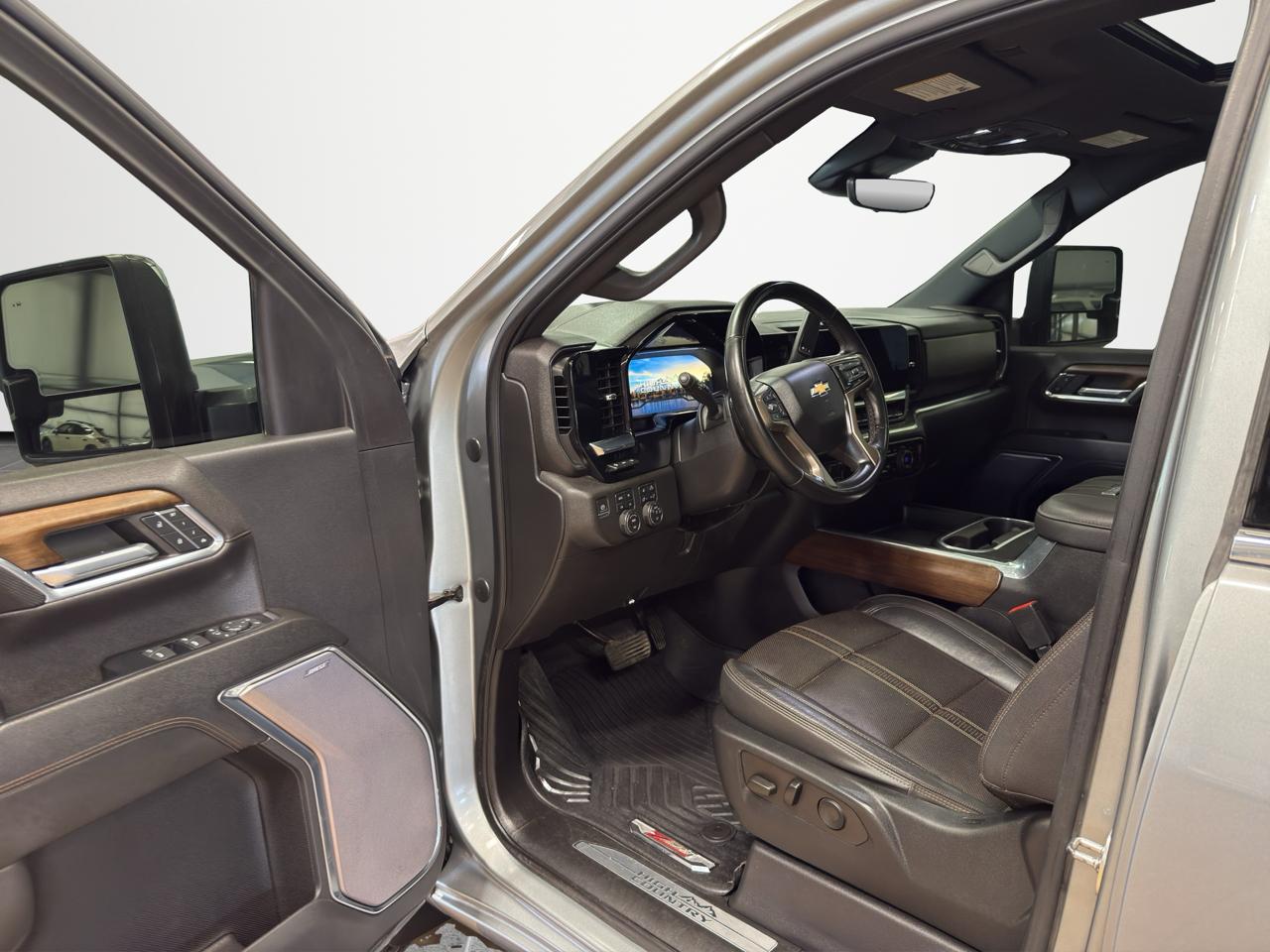 Chevrolet Silverado 2500HD 4WD Crew Cab 159" High Country 2024