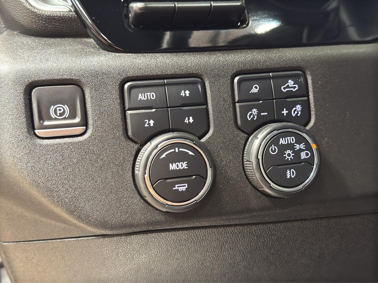Chevrolet Silverado 2500HD 4WD Crew Cab 159" High Country 2024