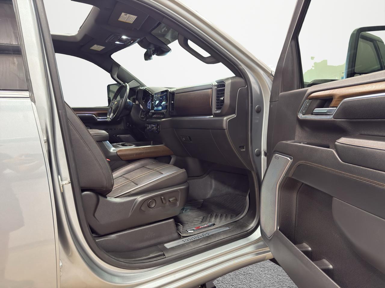 Chevrolet Silverado 2500HD 4WD Crew Cab 159" High Country 2024