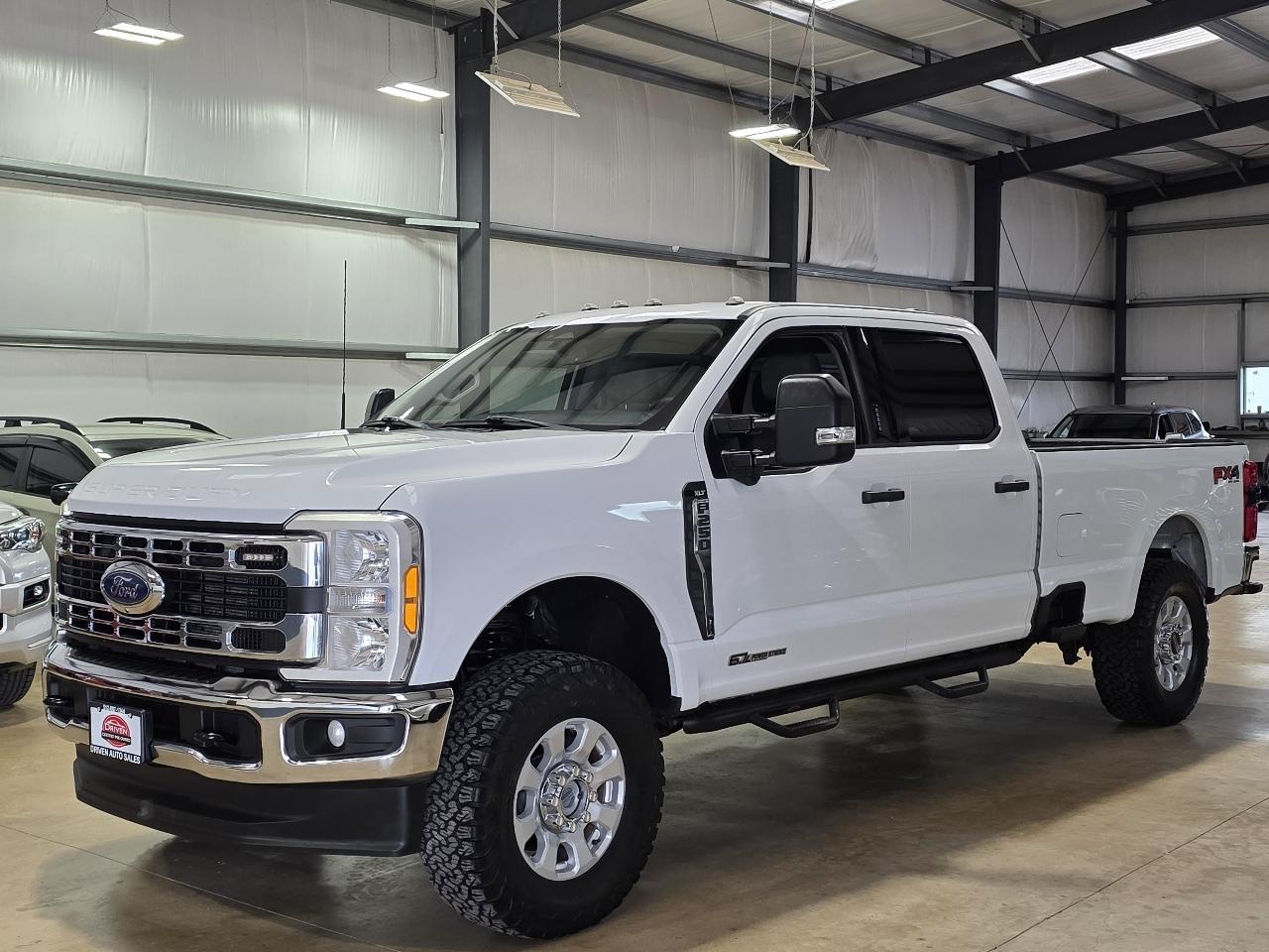 Ford Super Duty F-250 SRW XLT 4WD Crew Cab 8' Box 2023