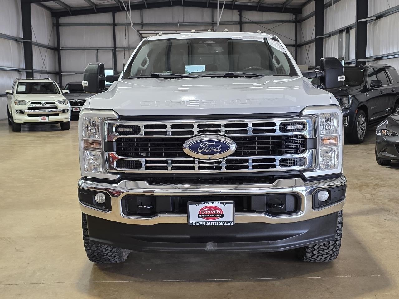 Ford Super Duty F-250 SRW XLT 4WD Crew Cab 8' Box 2023