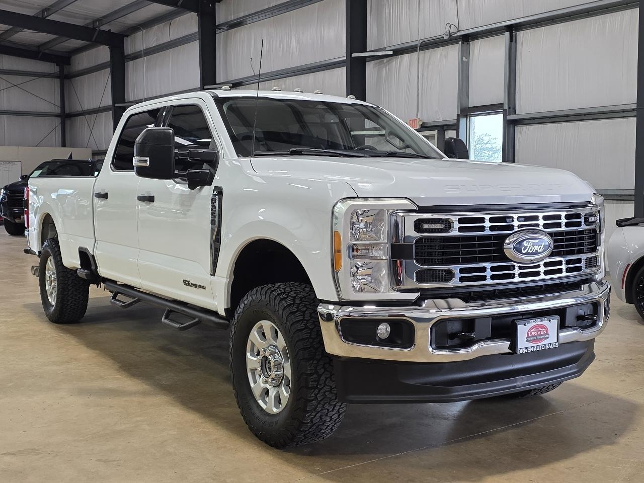 Ford Super Duty F-250 SRW XLT 4WD Crew Cab 8' Box 2023