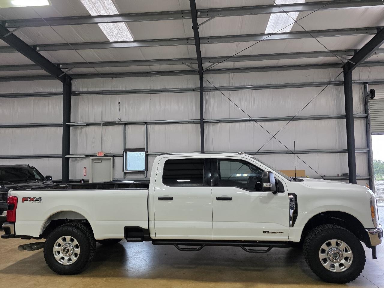 Ford Super Duty F-250 SRW XLT 4WD Crew Cab 8' Box 2023
