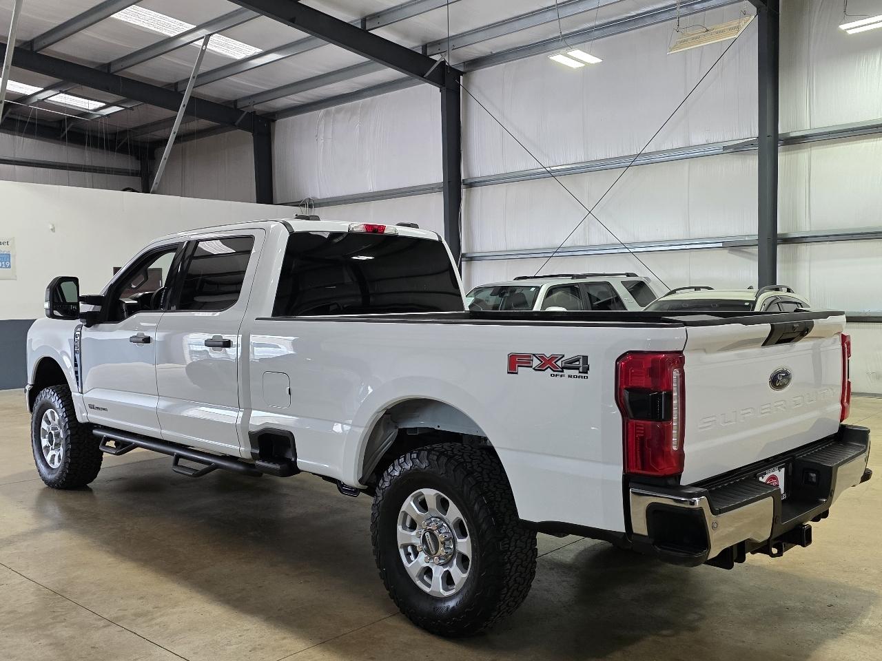 Ford Super Duty F-250 SRW XLT 4WD Crew Cab 8' Box 2023