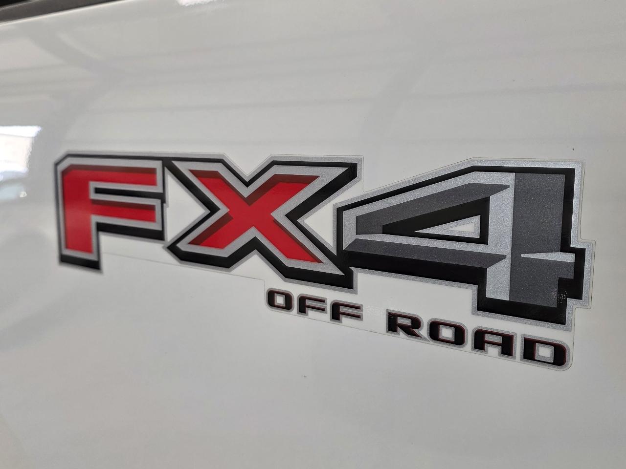 Ford Super Duty F-250 SRW XLT 4WD Crew Cab 8' Box 2023