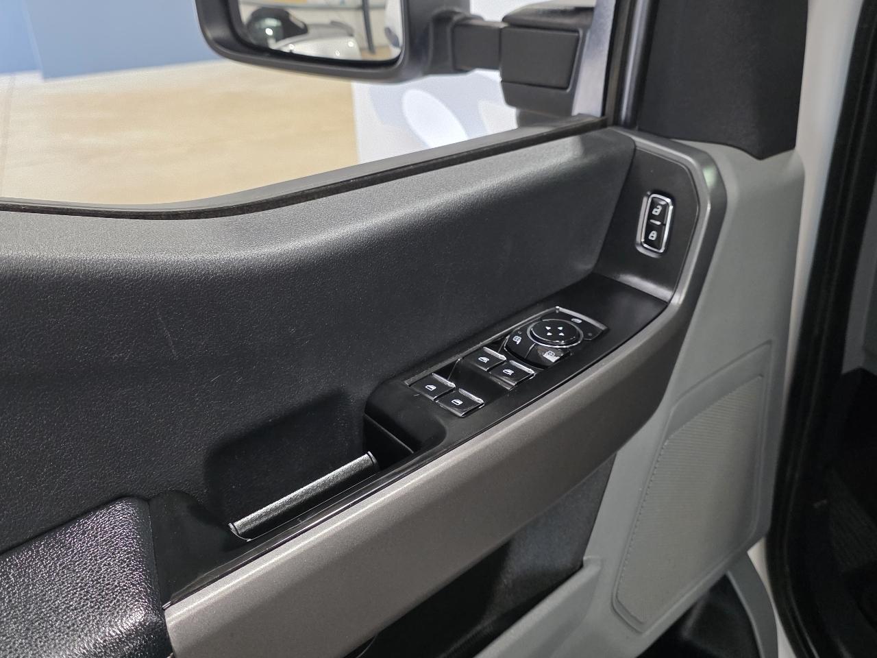 Ford Super Duty F-250 SRW XLT 4WD Crew Cab 8' Box 2023