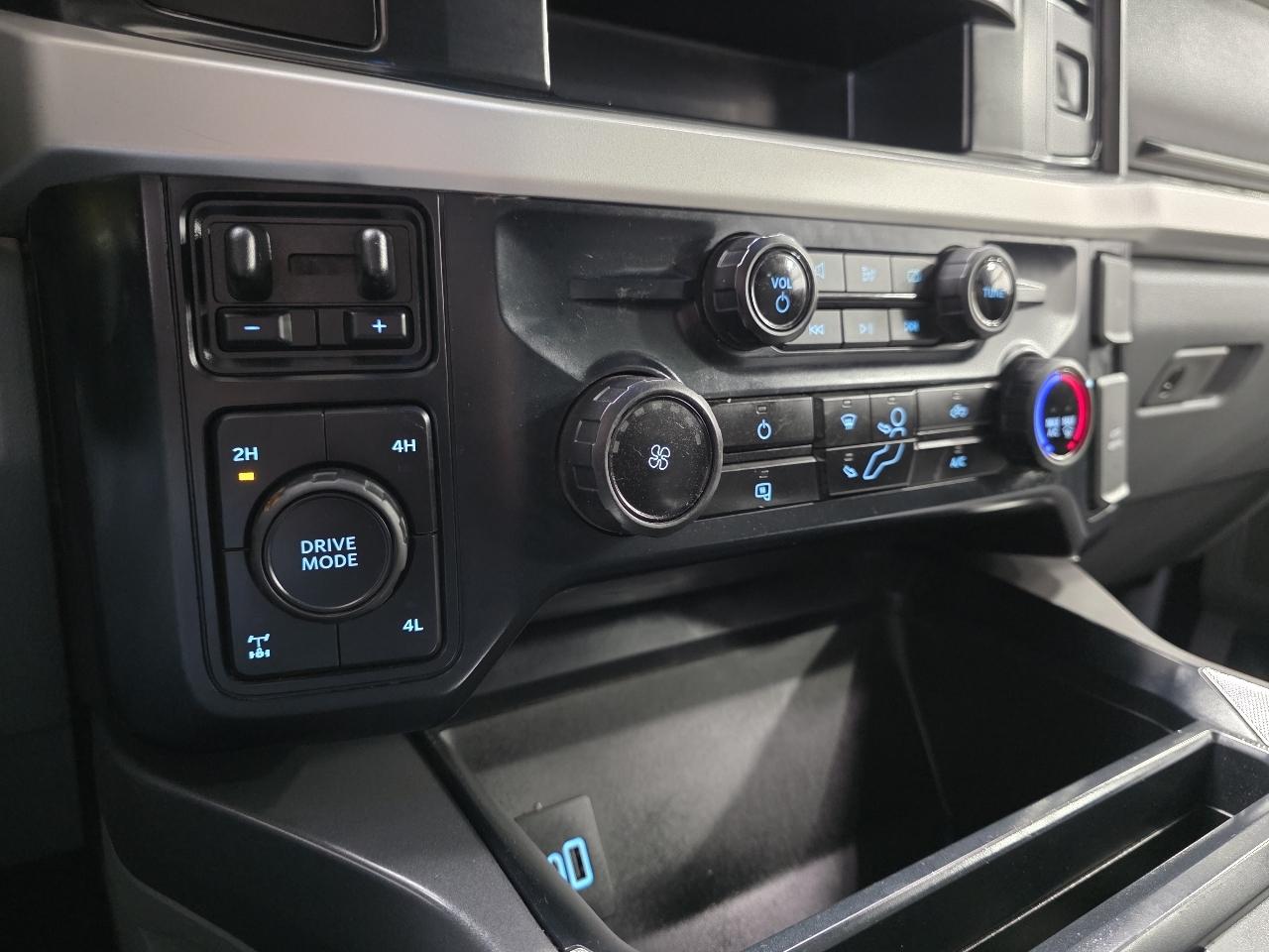 Ford Super Duty F-250 SRW XLT 4WD Crew Cab 8' Box 2023