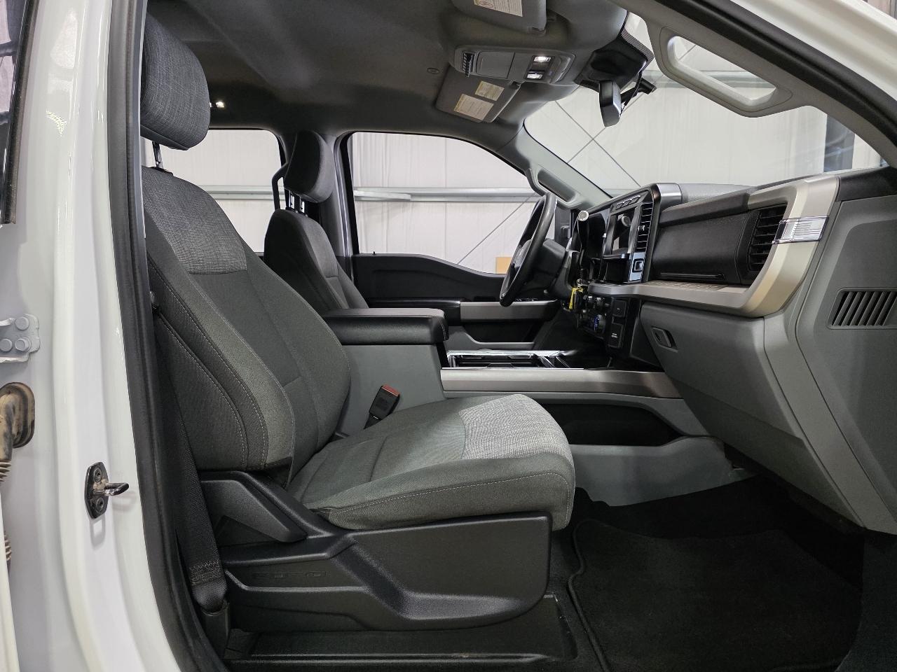 Ford Super Duty F-250 SRW XLT 4WD Crew Cab 8' Box 2023