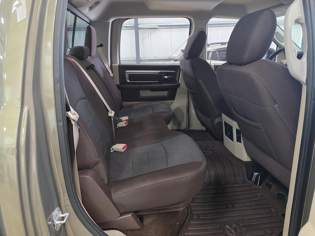 RAM 1500 2WD Crew Cab 140.5" Lone Star 2014
