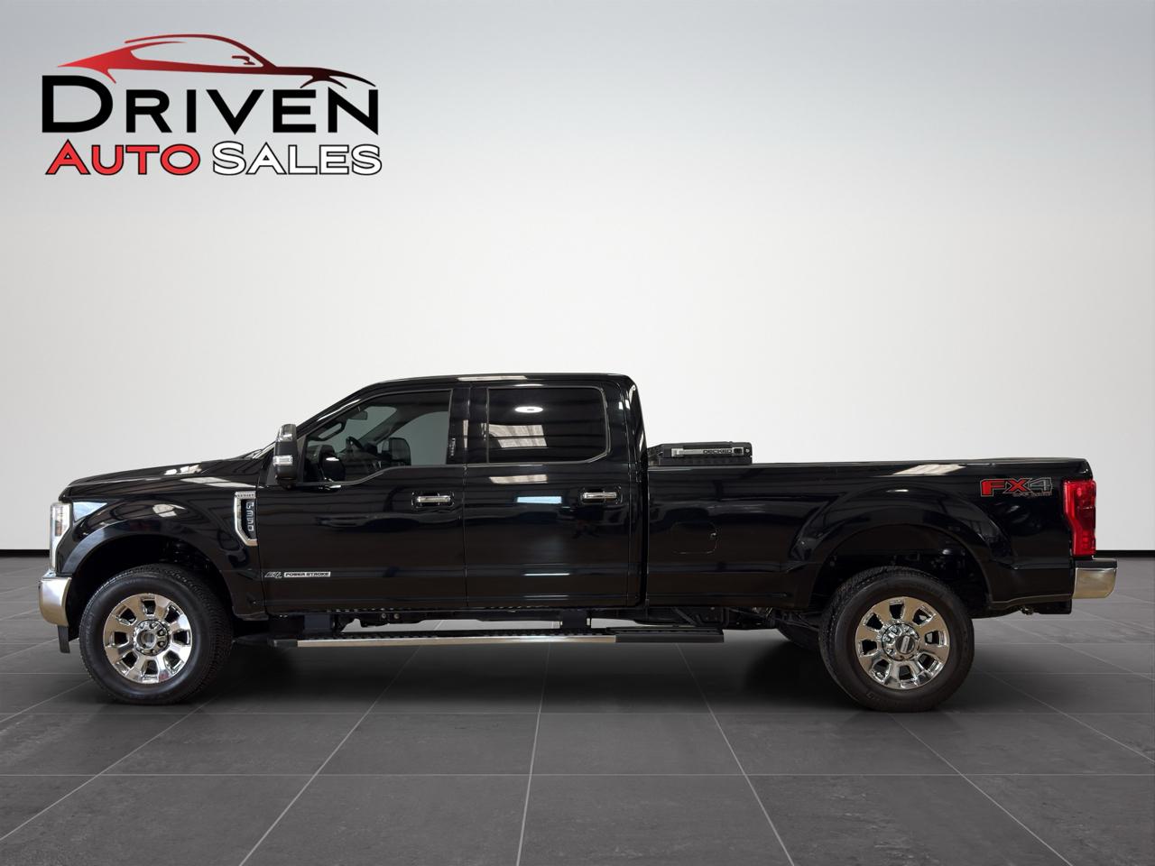 Ford Super Duty F-350 SRW Lariat 4WD Crew Cab 8' Box 2018