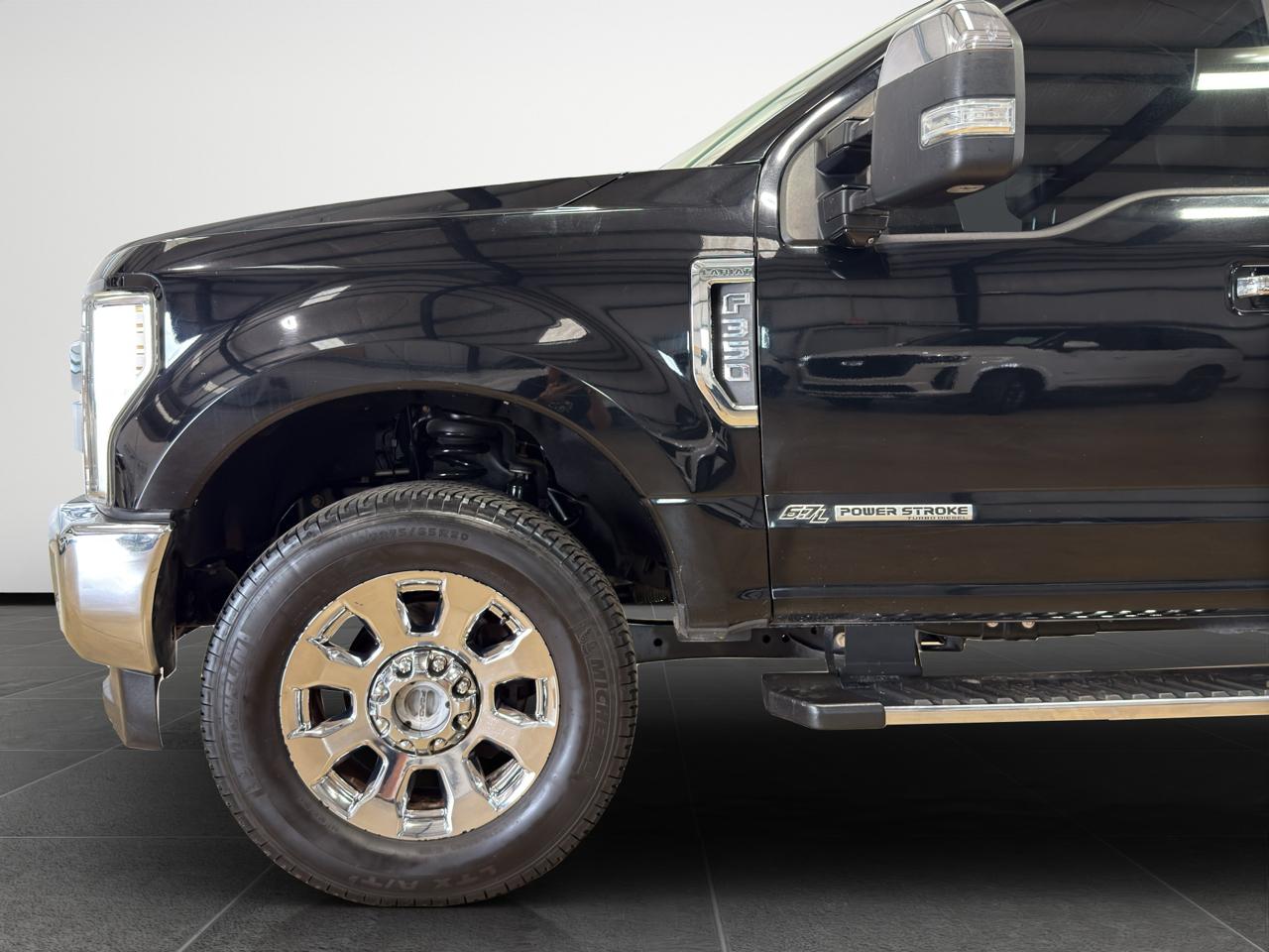 Ford Super Duty F-350 SRW Lariat 4WD Crew Cab 8' Box 2018