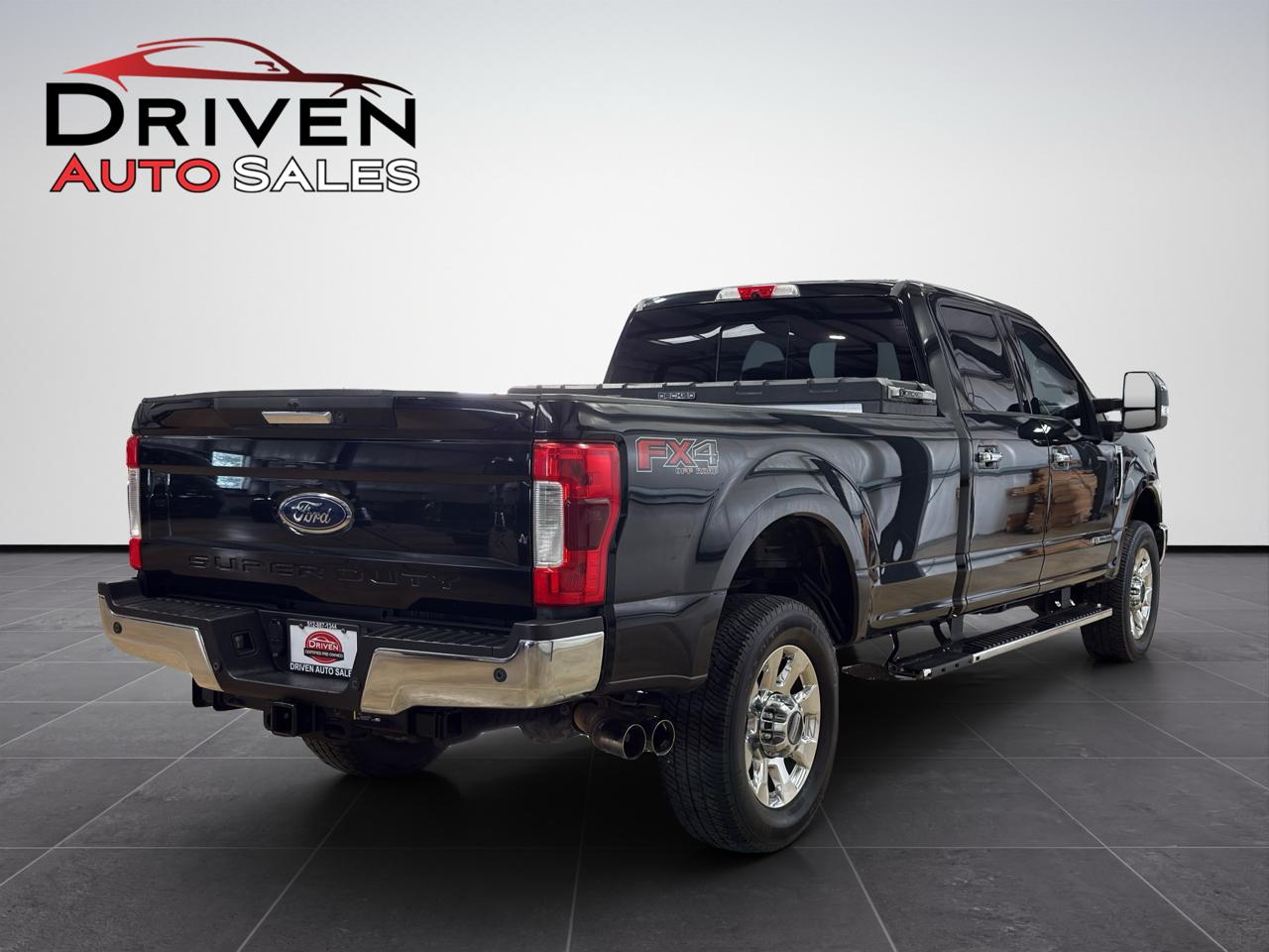 Ford Super Duty F-350 SRW Lariat 4WD Crew Cab 8' Box 2018