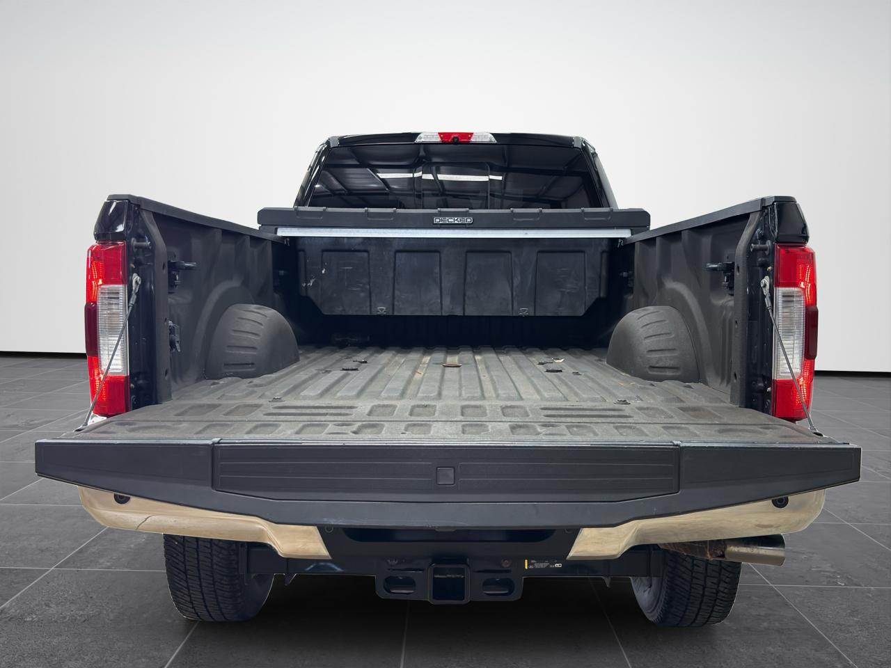 Ford Super Duty F-350 SRW Lariat 4WD Crew Cab 8' Box 2018