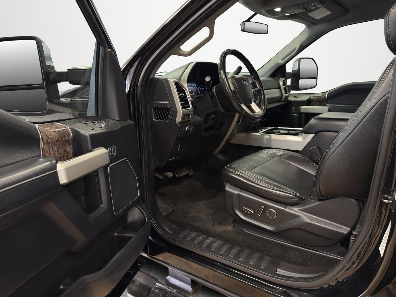 Ford Super Duty F-350 SRW Lariat 4WD Crew Cab 8' Box 2018