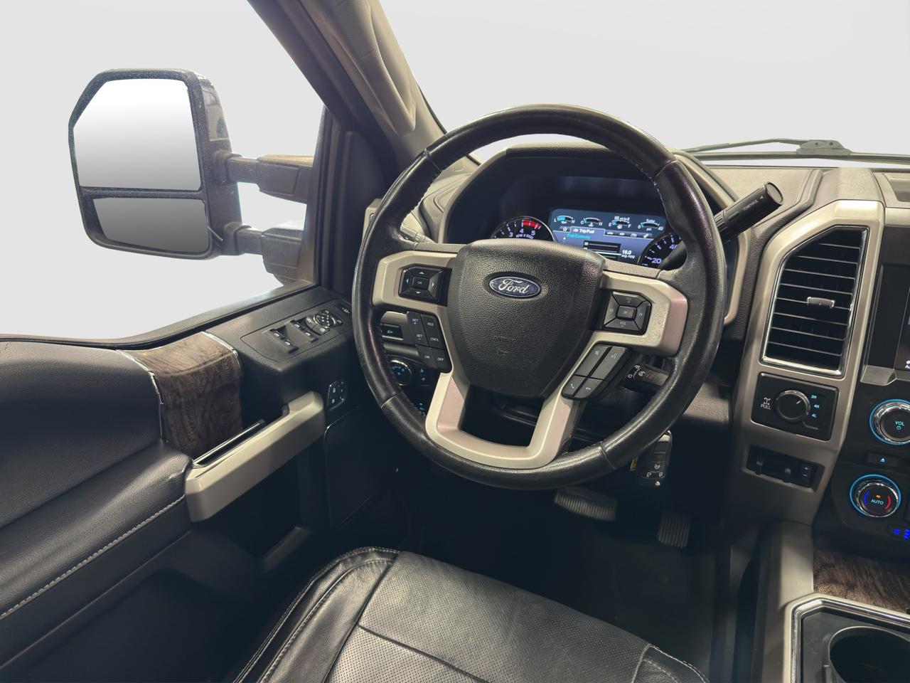 Ford Super Duty F-350 SRW Lariat 4WD Crew Cab 8' Box 2018