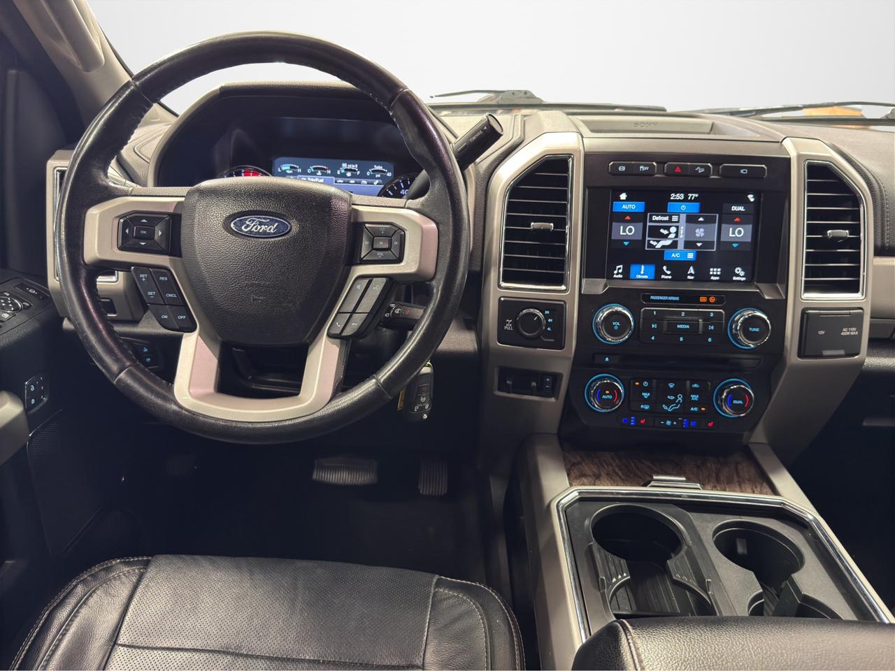 Ford Super Duty F-350 SRW Lariat 4WD Crew Cab 8' Box 2018
