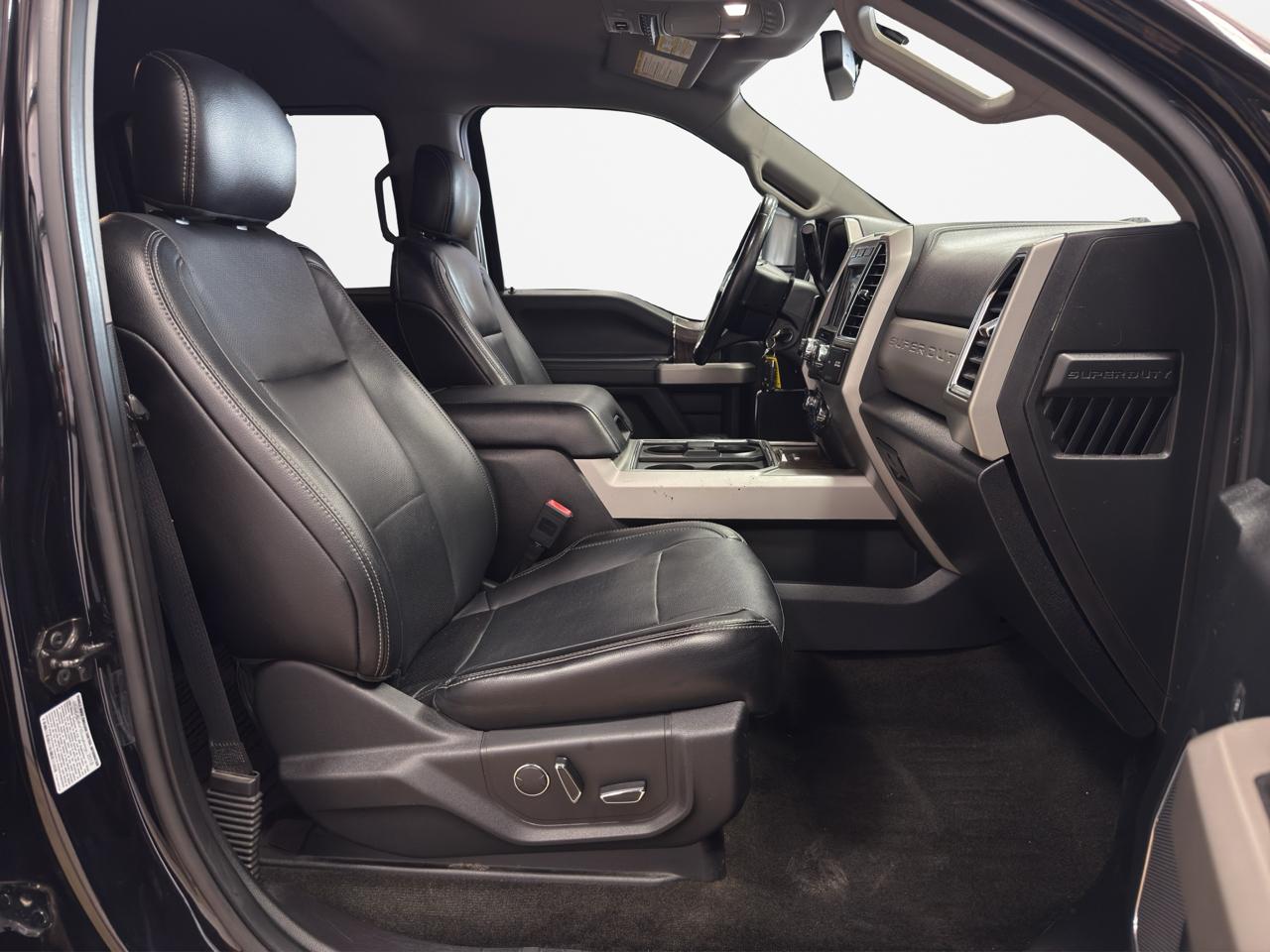 Ford Super Duty F-350 SRW Lariat 4WD Crew Cab 8' Box 2018