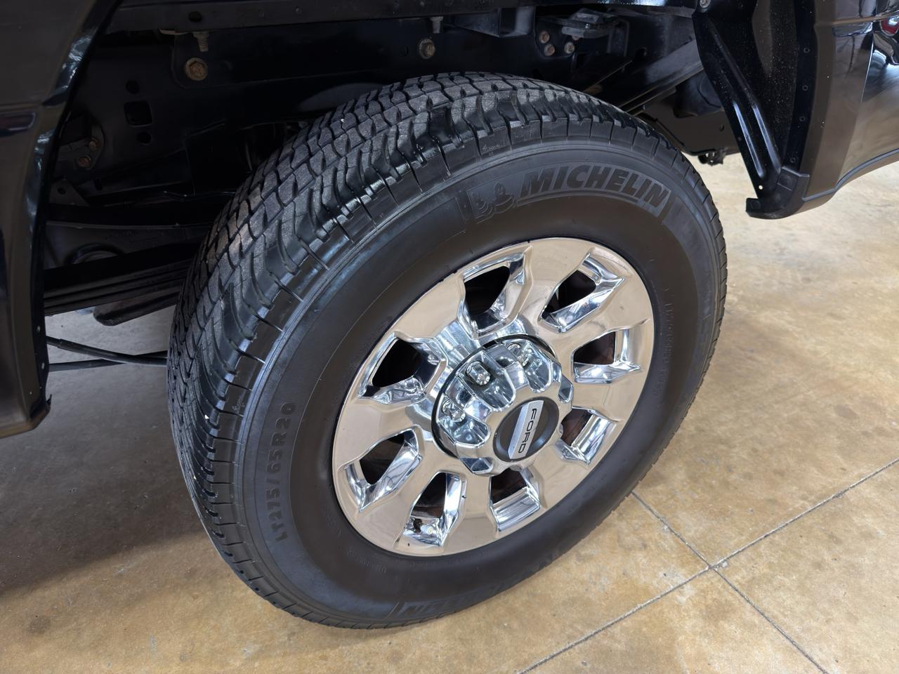 Ford Super Duty F-350 SRW Lariat 4WD Crew Cab 8' Box 2018