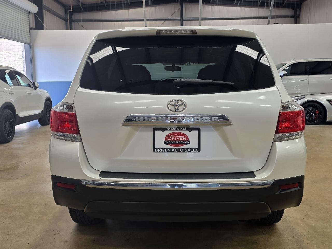 Toyota Highlander FWD 4dr V6 Base (Natl) 2011