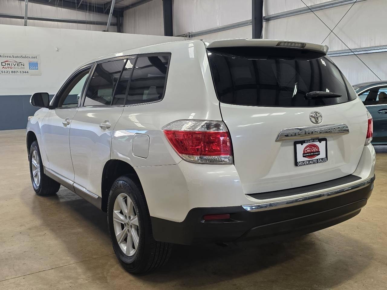 Toyota Highlander FWD 4dr V6 Base (Natl) 2011