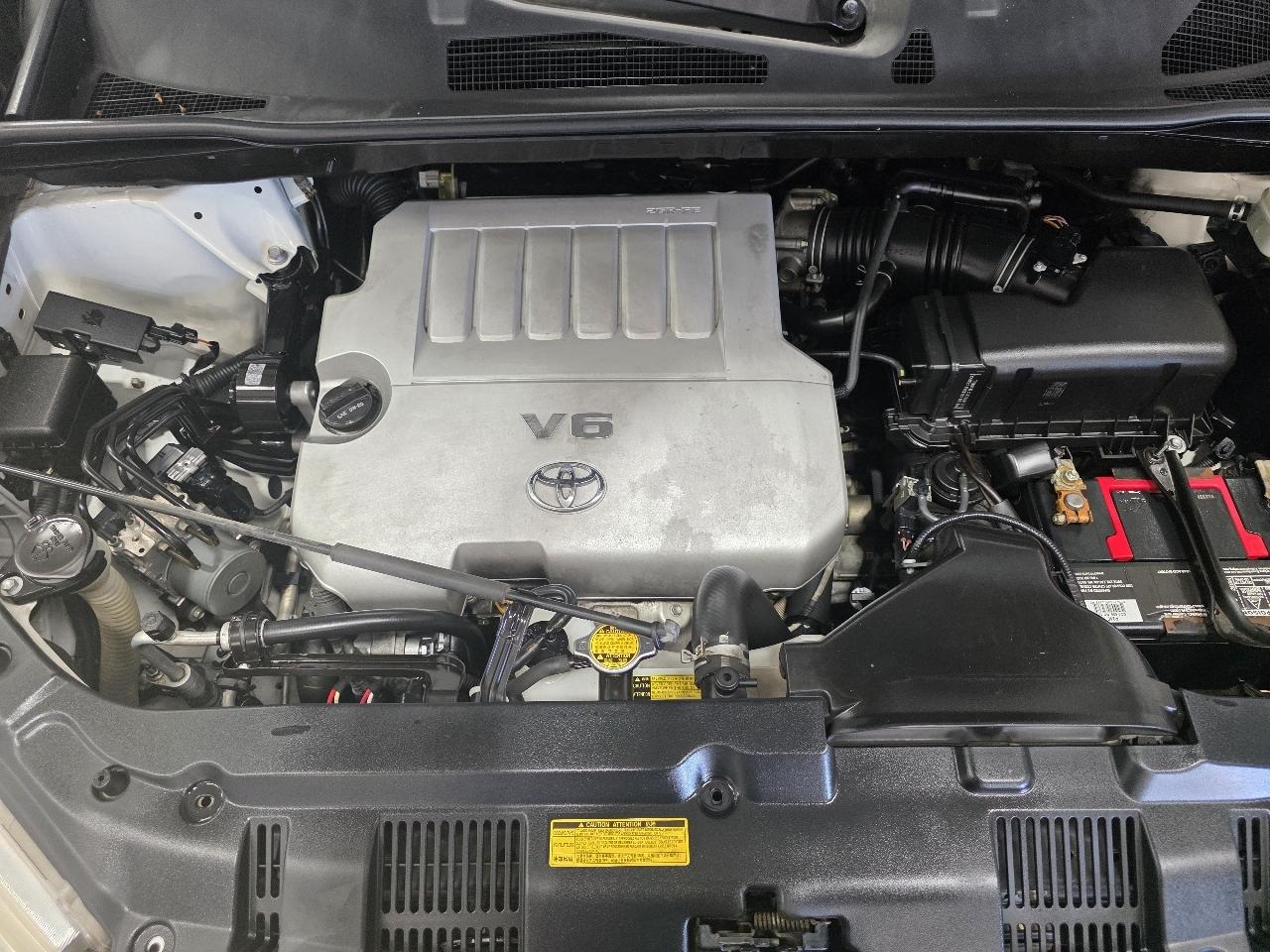 Toyota Highlander FWD 4dr V6 Base (Natl) 2011