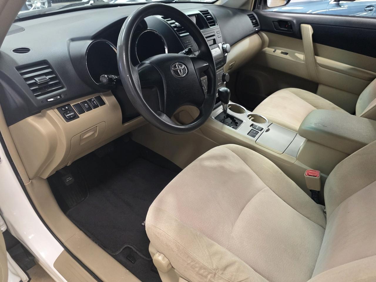 Toyota Highlander FWD 4dr V6 Base (Natl) 2011