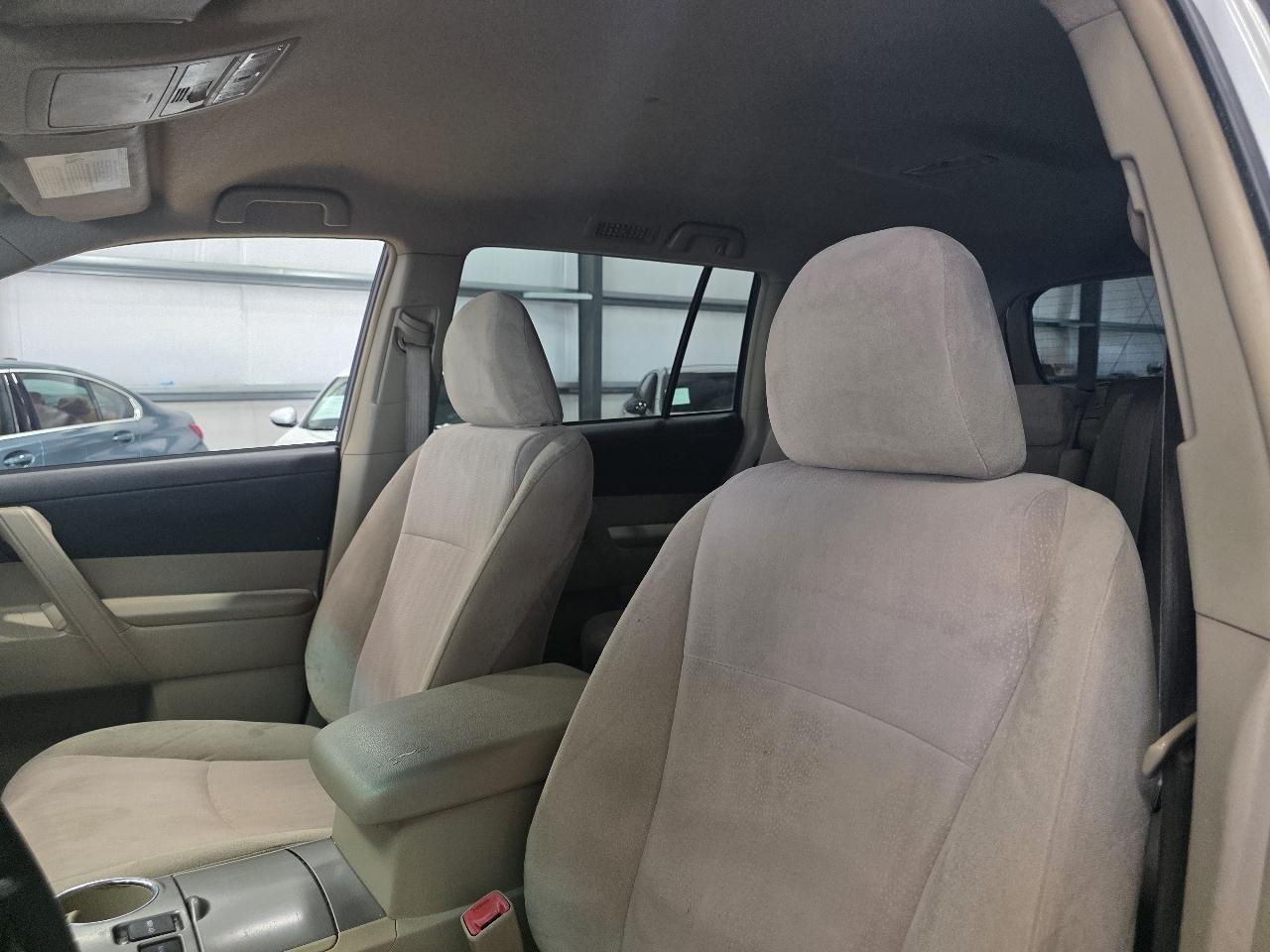 Toyota Highlander FWD 4dr V6 Base (Natl) 2011