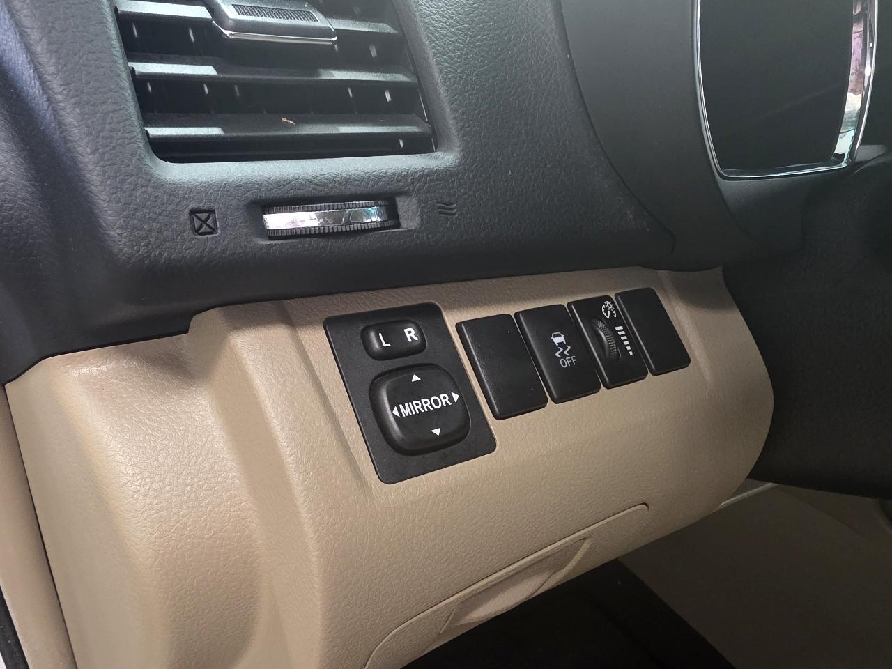 Toyota Highlander FWD 4dr V6 Base (Natl) 2011