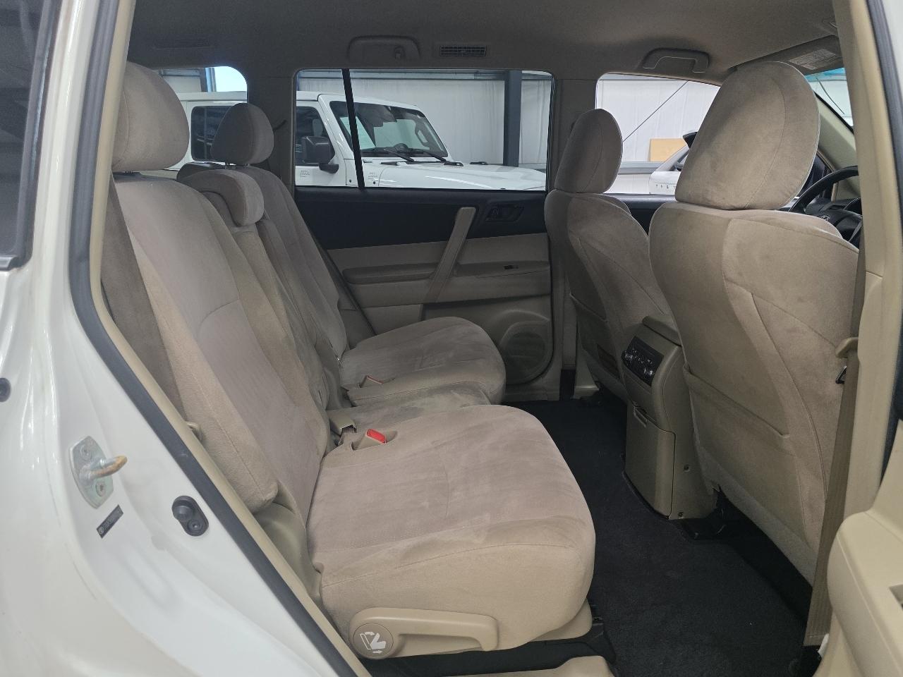 Toyota Highlander FWD 4dr V6 Base (Natl) 2011