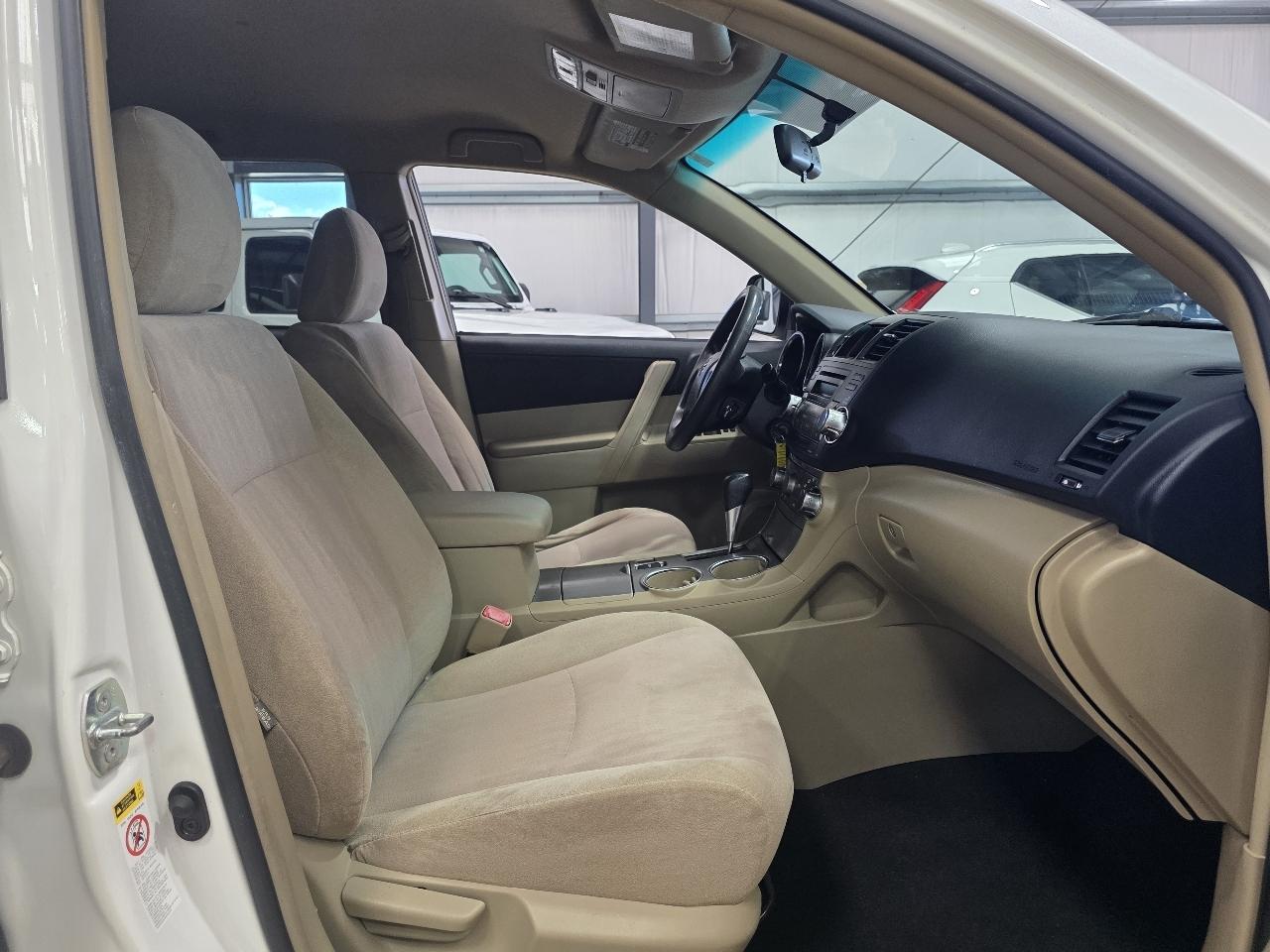 Toyota Highlander FWD 4dr V6 Base (Natl) 2011