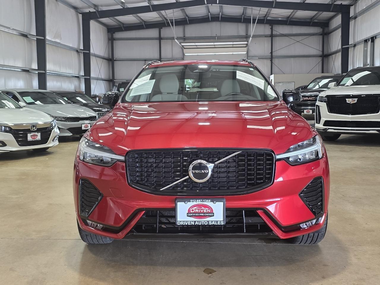 Volvo XC60 B5 AWD Core Dark Theme 2024