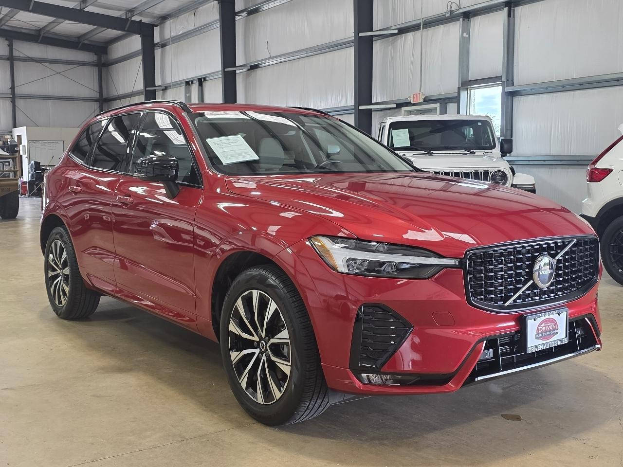 Volvo XC60 B5 AWD Core Dark Theme 2024