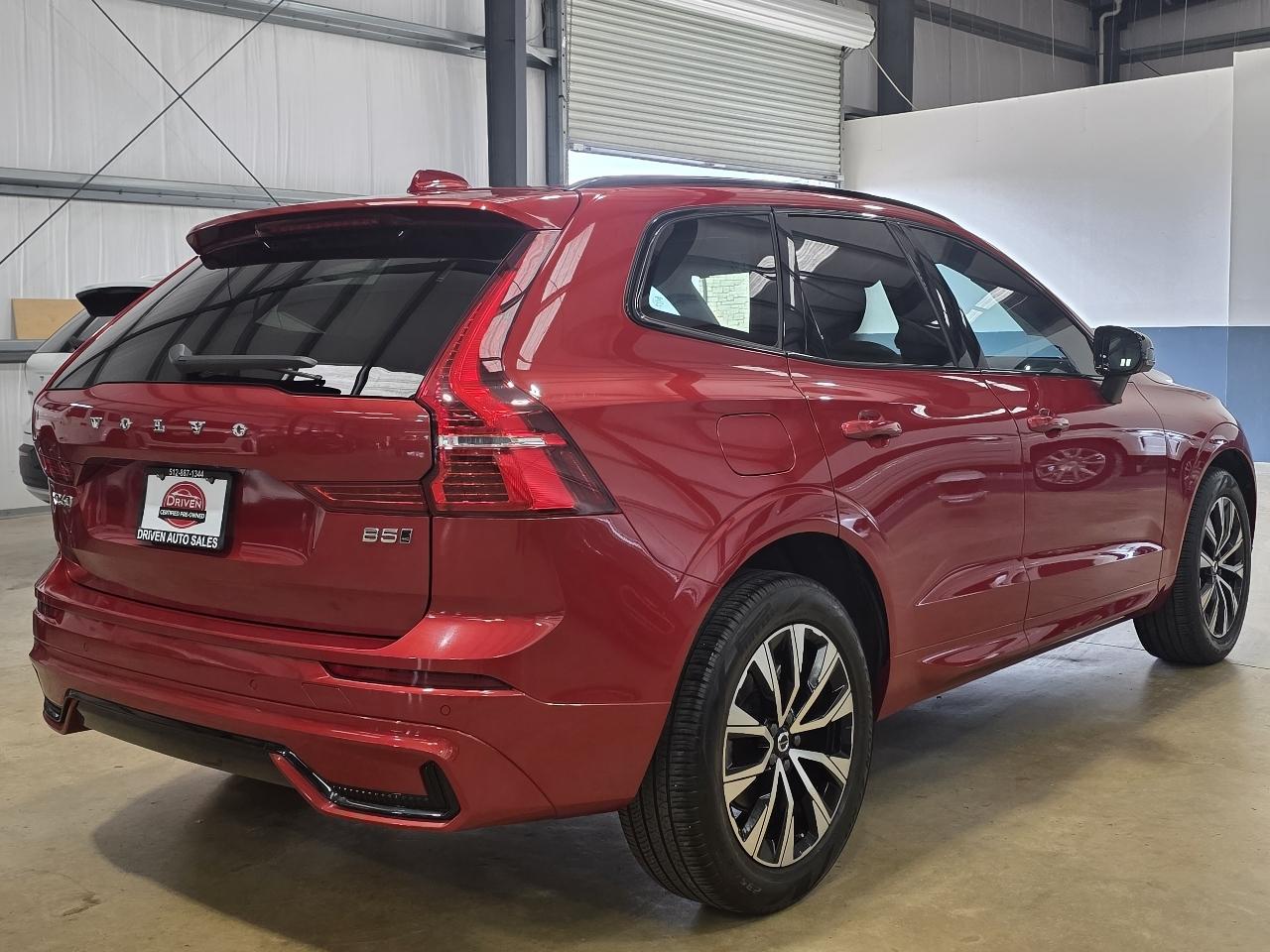 Volvo XC60 B5 AWD Core Dark Theme 2024