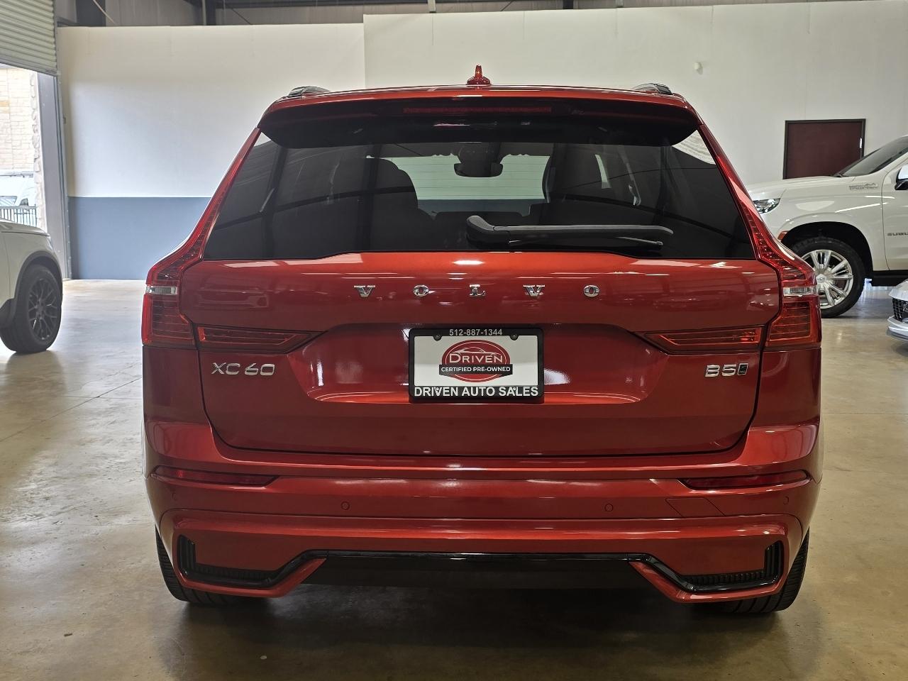 Volvo XC60 B5 AWD Core Dark Theme 2024