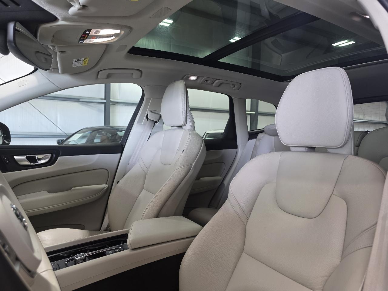 Volvo XC60 B5 AWD Core Dark Theme 2024