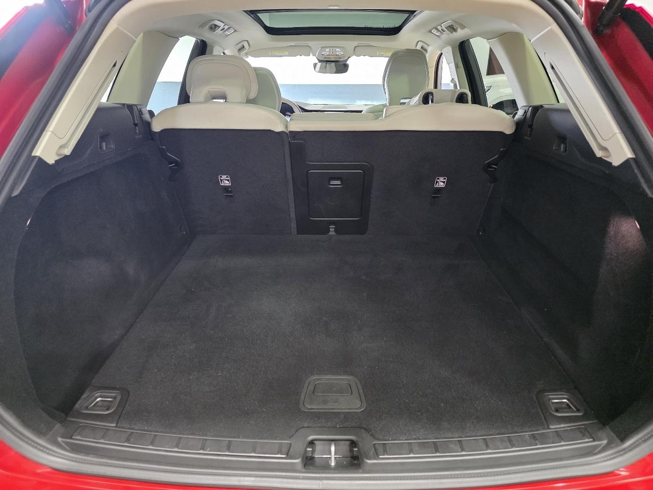 Volvo XC60 B5 AWD Core Dark Theme 2024